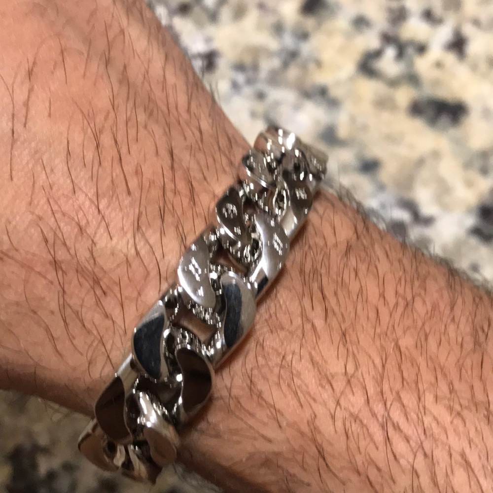 Lv logo bracelet - Picture 4 of 4